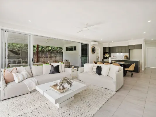 349 Casuarina Way (1/36)
