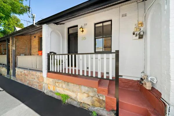 35 Mansfield Street (1/17)