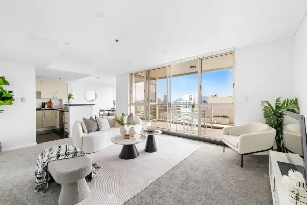 360/8 Lachlan Street (1/23)