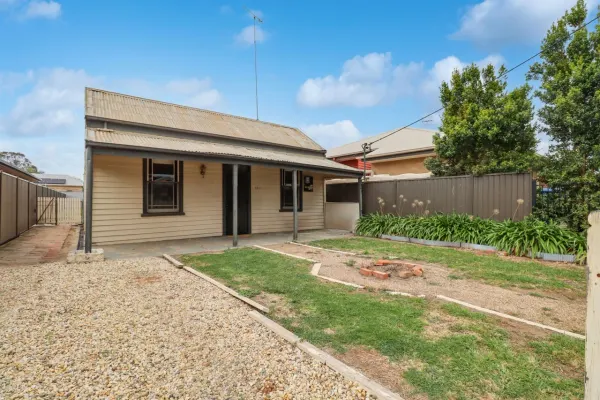 364 Trickett Street (1/8)