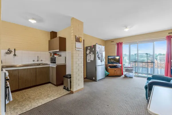 37/15 Glendower Way (1/13)