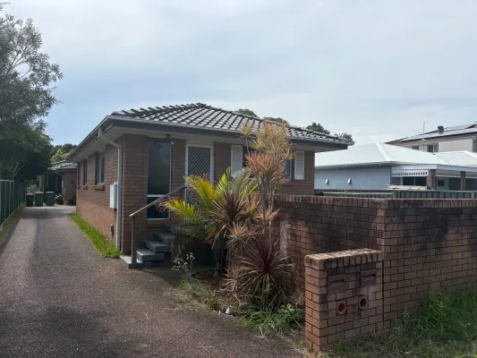37 Moana Street (1/2)