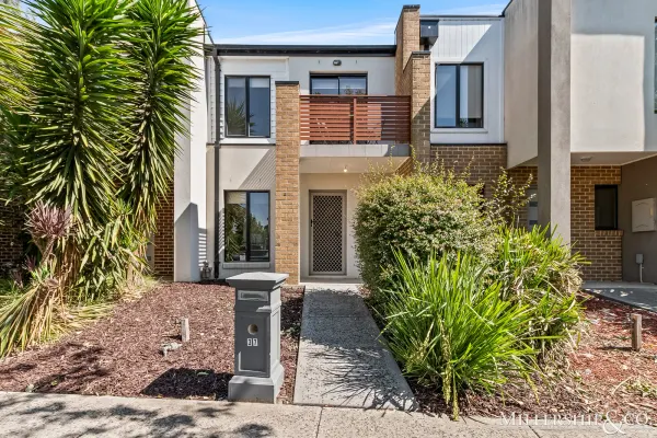 37 PASTURE CRESCENT (1/12)