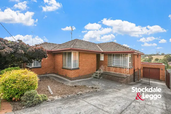 38 Valley Crescent (1/11)