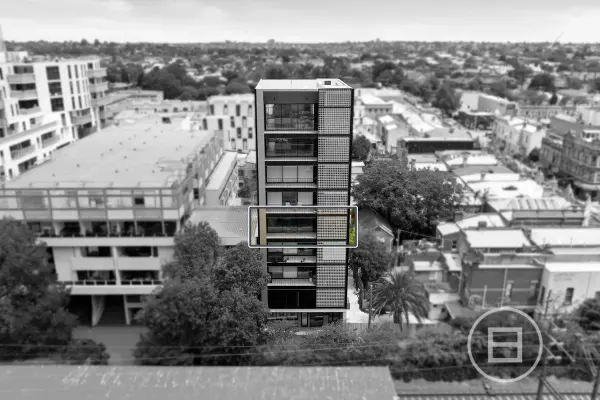 4/10 Newburgh Place (1/22)