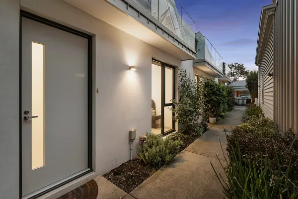 4/14-16 Warburton Street (1/26)