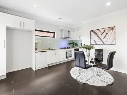 4/5 Hume Court (1/12)