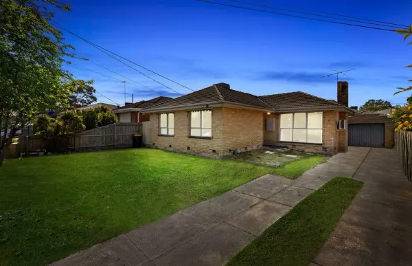 4 Edney Court (1/12)