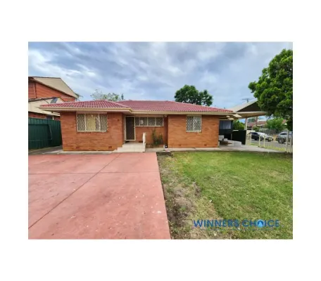4 Wianamatta Drive (1/11)