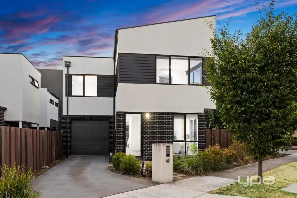 40 Oakden Crescent (1/17)