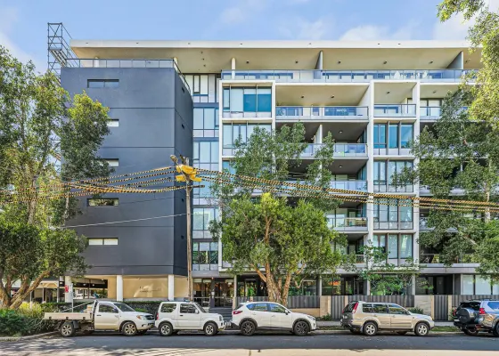 405E/14J Mentmore Ave (1/8)