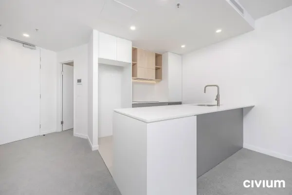 409/104 Easty Street (1/16)