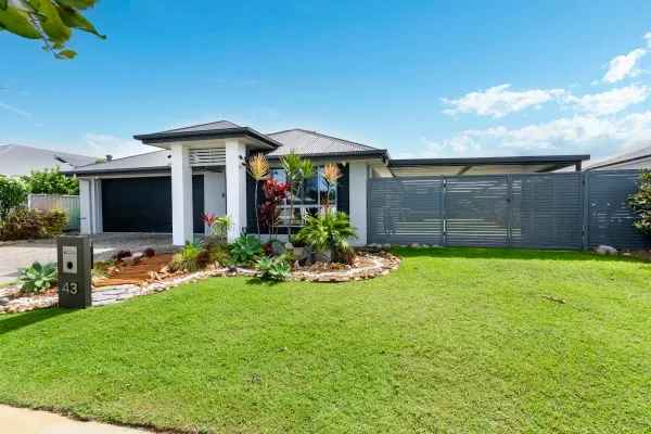 43 Corymbia Way (1/28)