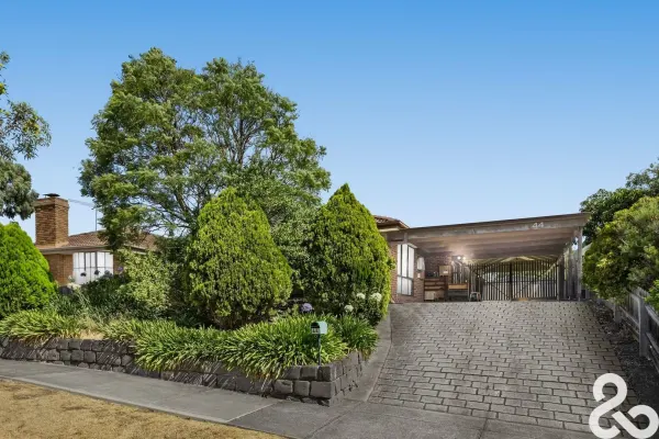44 McLaughlin Crescent (1/19)