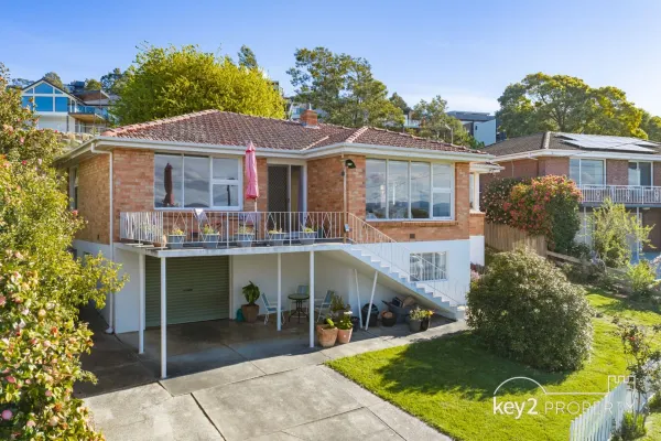 47 Dion Crescent (1/20)