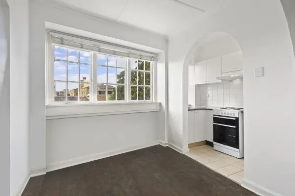 5/25 Elizabeth Bay Road (1/8)