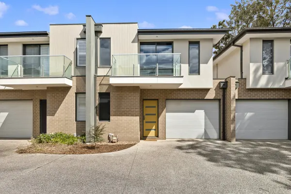 5/6 Laurel Avenue (1/17)