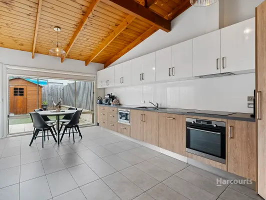 5 Strahan Street (1/21)