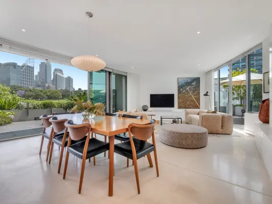 52/68 Sir John Young Crescent (1/29)