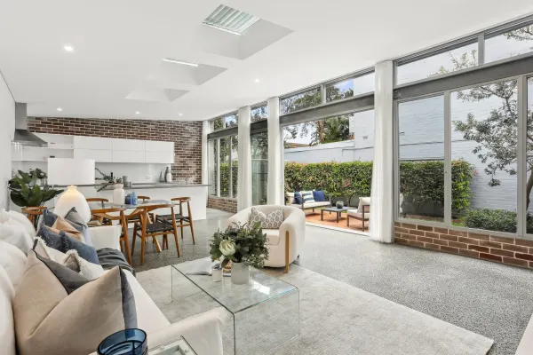 52 Smith Street (1/20)