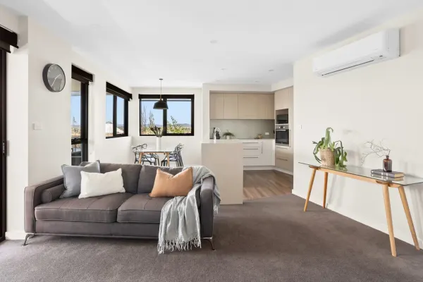 54/115 Canberra Avenue (1/16)