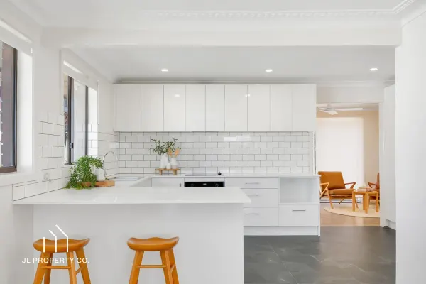 58 Wells Street (1/17)