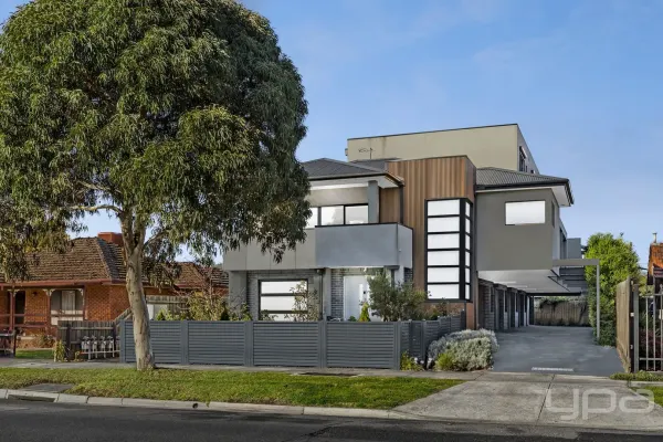 6/161 Glenroy Road (1/18)