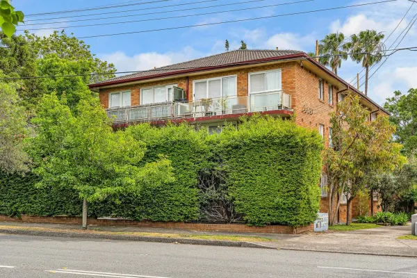 6/379a New Canterbury Road (1/10)