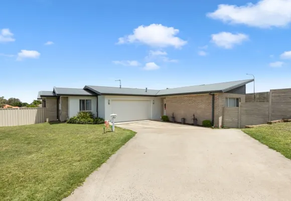 6 Abelia Close (1/10)
