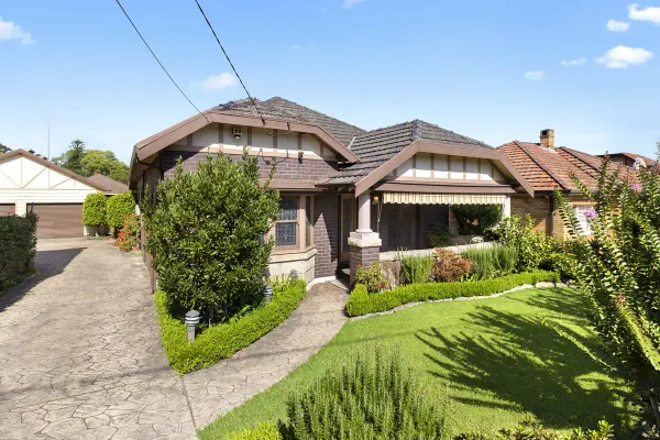 6 Badminton Road (1/25)