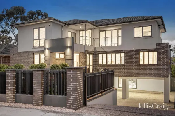 6 Inverell Avenue (1/13)