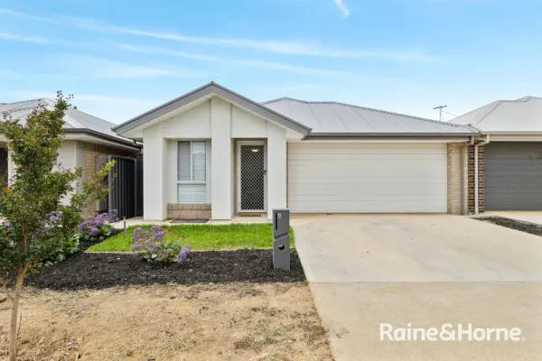 6 Jacaranda Road (1/14)