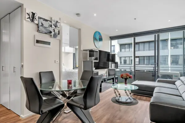 607/55 Bay Street (1/10)