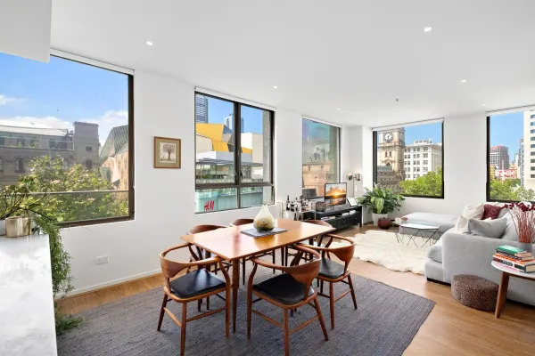 608/225 Elizabeth Street (1/17)