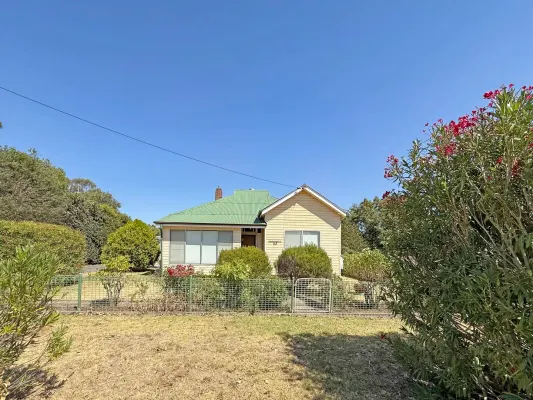 63 Binalong Street (1/7)