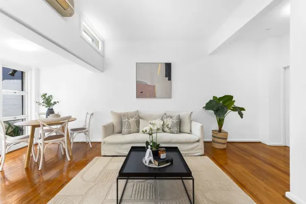 66 Adelaide Street (1/8)