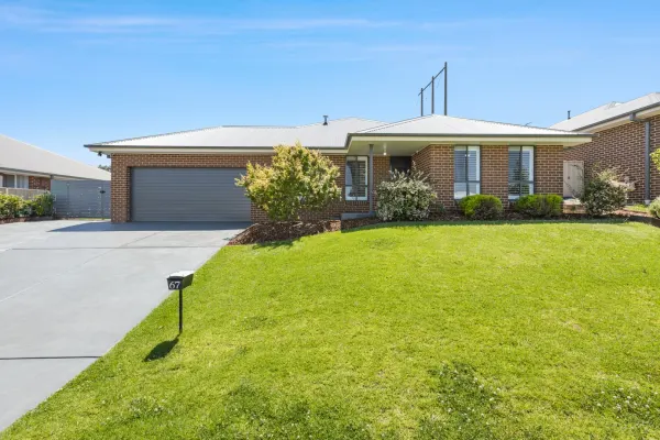 67 Botanic Way (1/14)