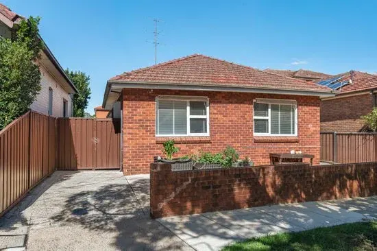 67 Riverside Crescent (1/22)