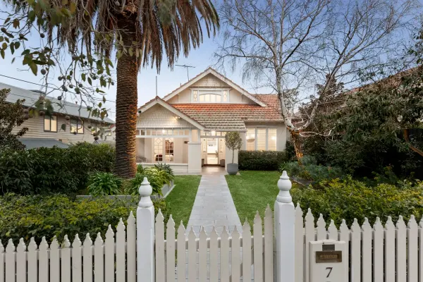 7 Ellington Street (1/22)