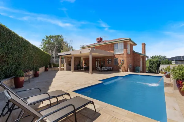 7 Kensington Court (1/23)