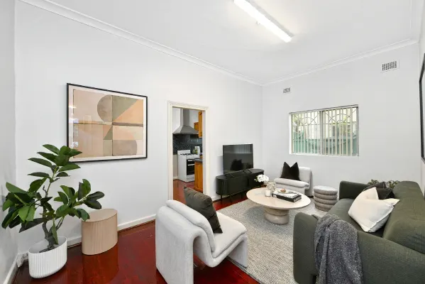 7 Woodland Street (1/11)