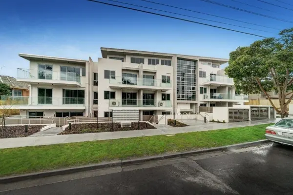 702/330 Manningham Road (1/14)