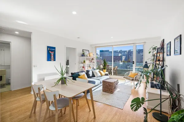 711/1 Bouverie St (1/10)