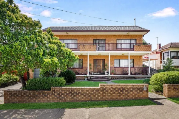 72 ARCADIA STREET (1/16)