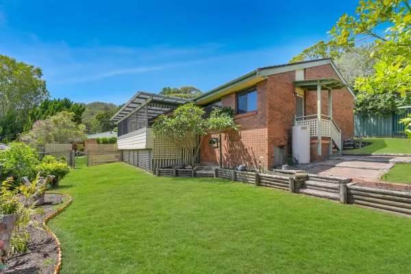 77 Beaumont Avenue (1/11)