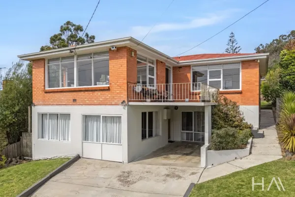 77 Thistle Street West (1/25)