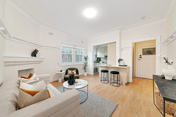 8/1 Houston Road (1/7)