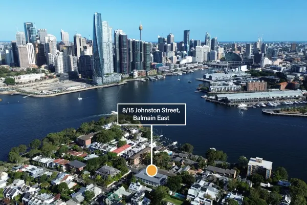 8/15 Johnston Street (1/15)