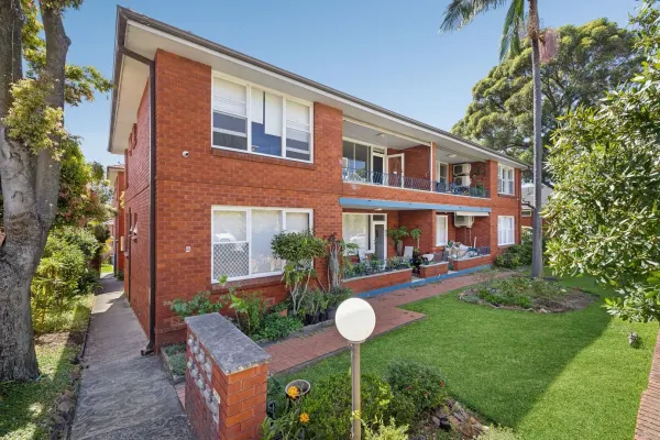 8/2 Andover Street (1/14)
