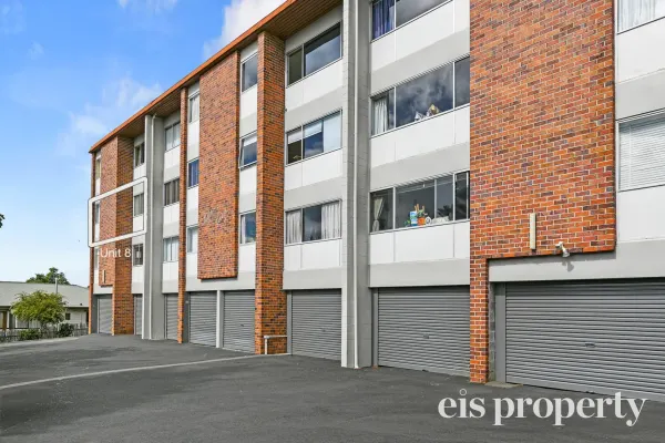 8/4 Hildern Street (1/17)